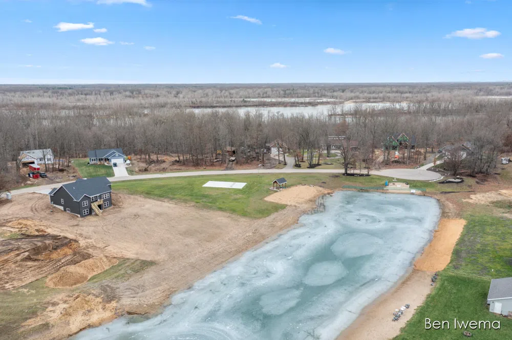 9091 Weston Drive Coopersville, MI 49404