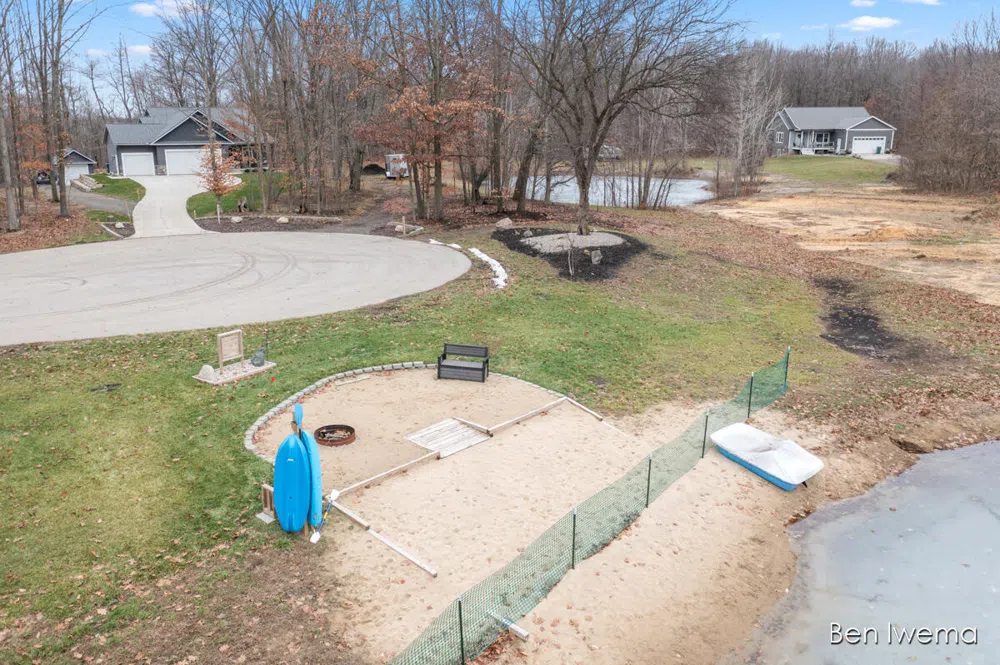 9091 Weston Drive Coopersville, MI 49404