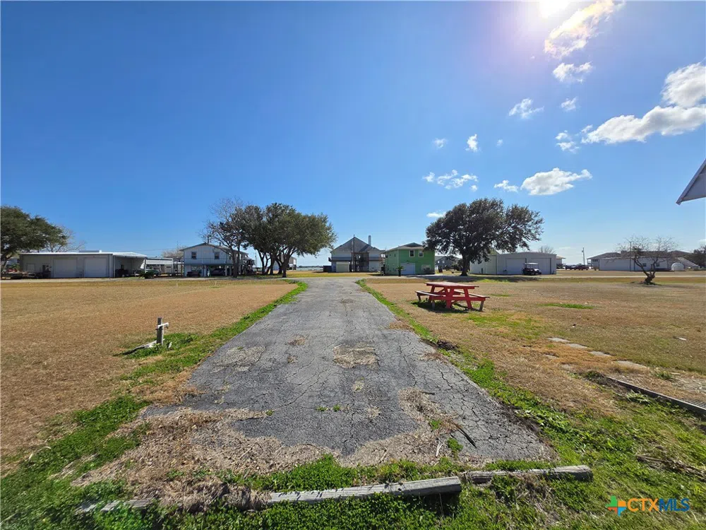 937 Bayview Drive Palacios, TX 77465