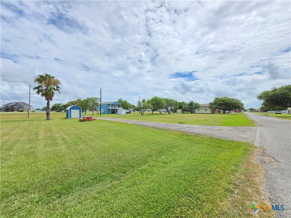 937 Bayview Drive Palacios, TX 77465