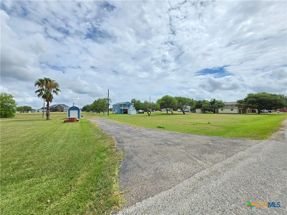 937 Bayview Drive Palacios, TX 77465