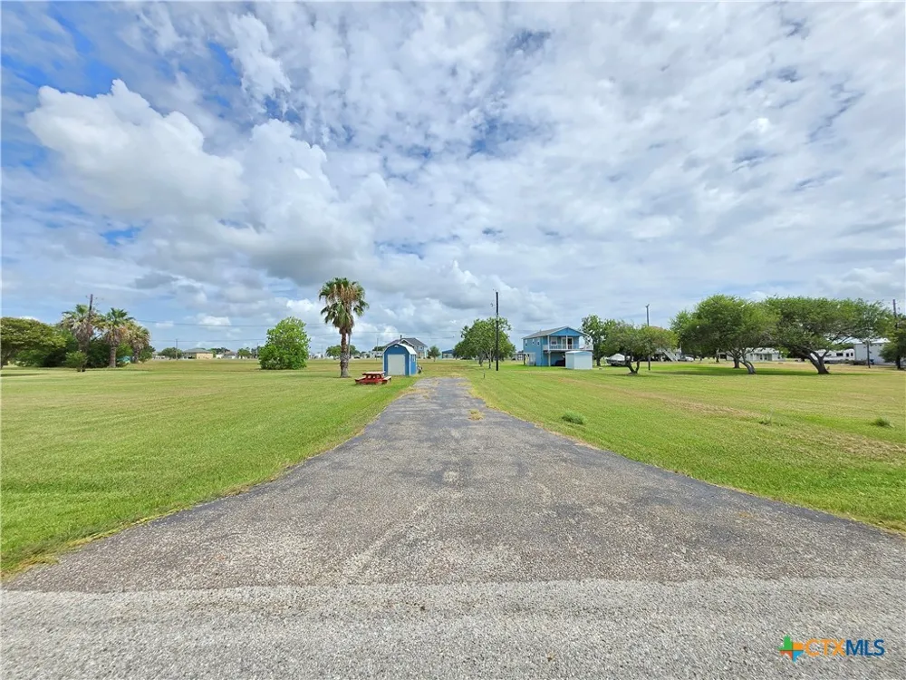 937 Bayview Drive Palacios, TX 77465