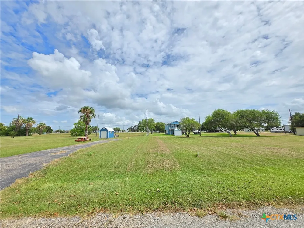 937 Bayview Drive Palacios, TX 77465
