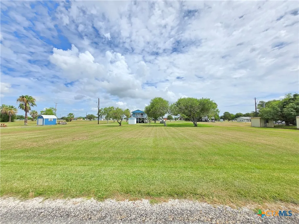 937 Bayview Drive Palacios, TX 77465