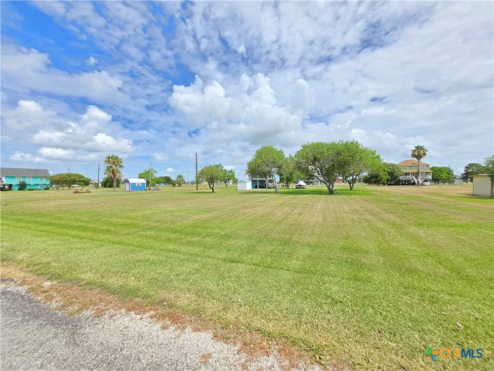 937 Bayview Drive Palacios, TX 77465