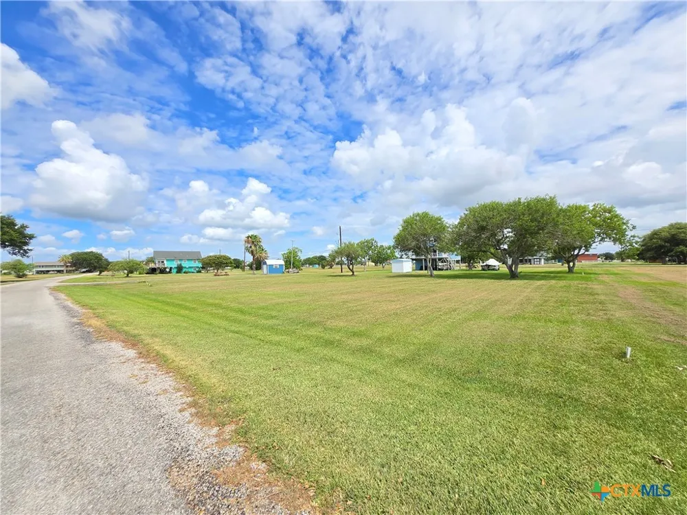 937 Bayview Drive Palacios, TX 77465