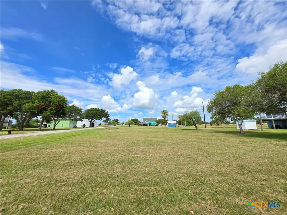 937 Bayview Drive Palacios, TX 77465