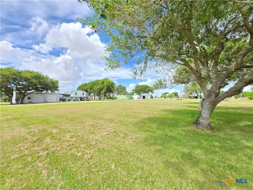 937 Bayview Drive Palacios, TX 77465