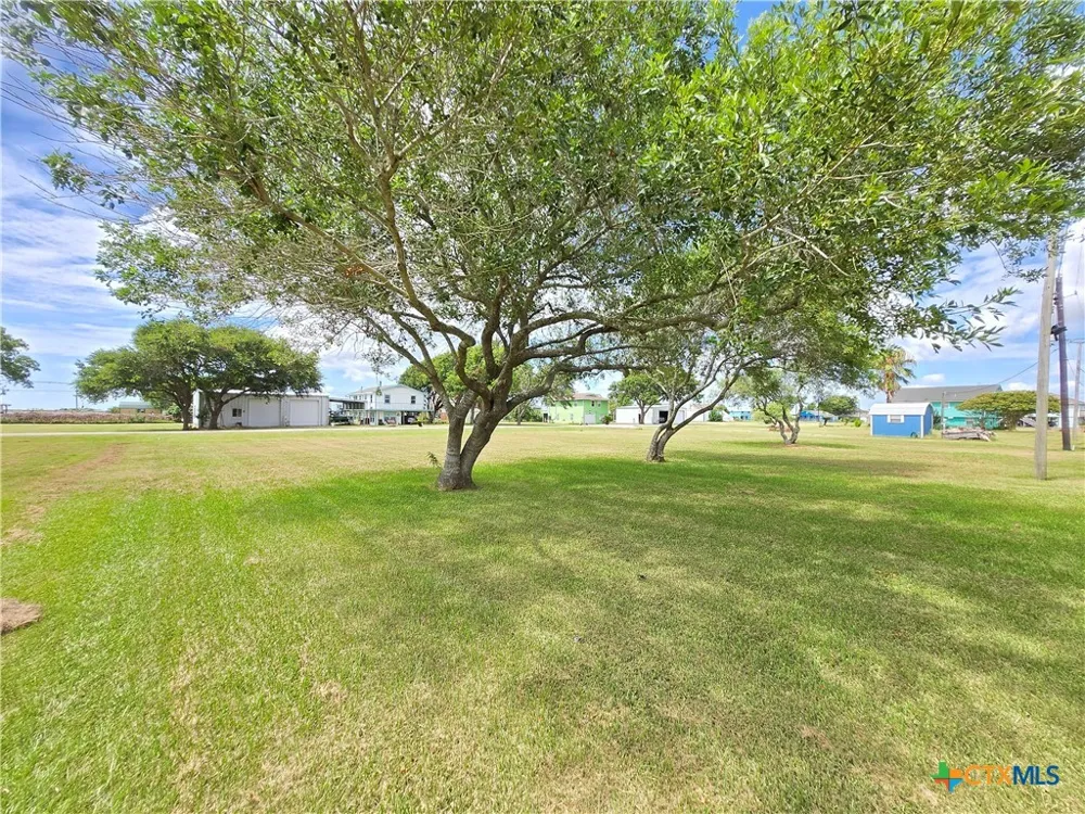 937 Bayview Drive Palacios, TX 77465