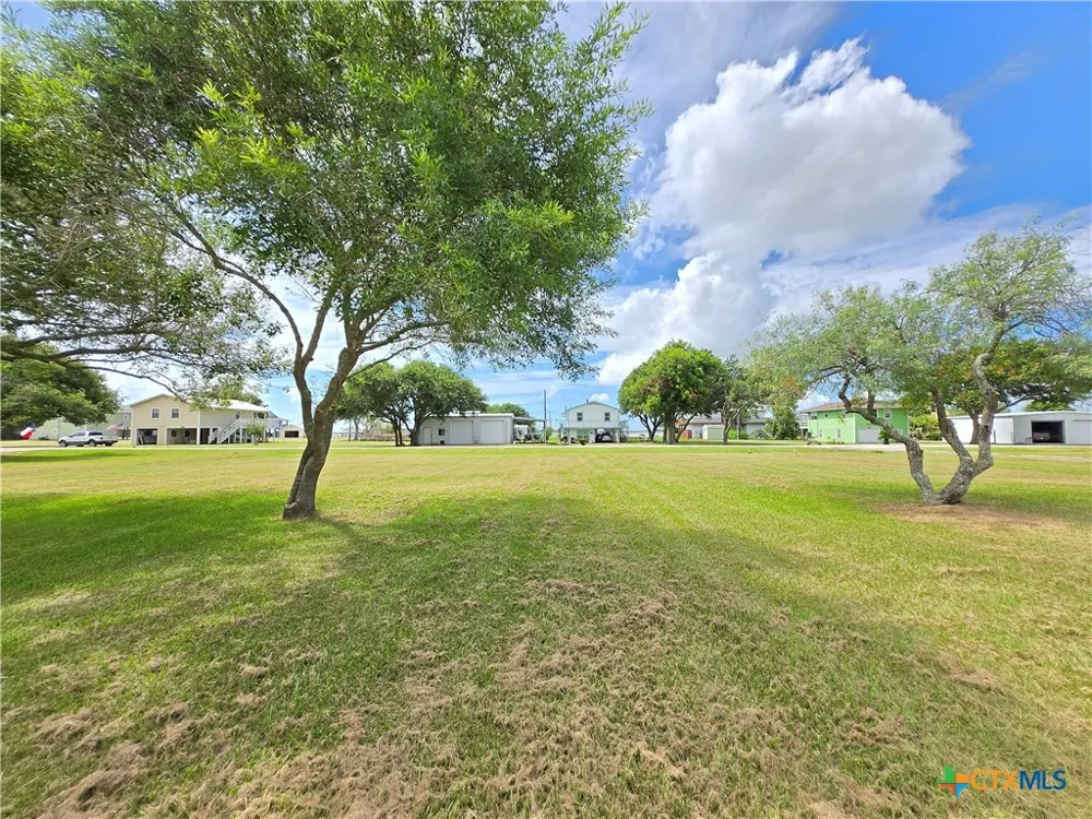 937 Bayview Drive Palacios, TX 77465