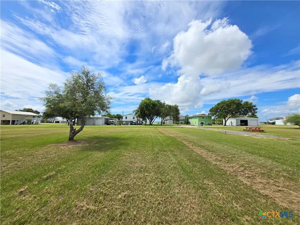 937 Bayview Drive Palacios, TX 77465