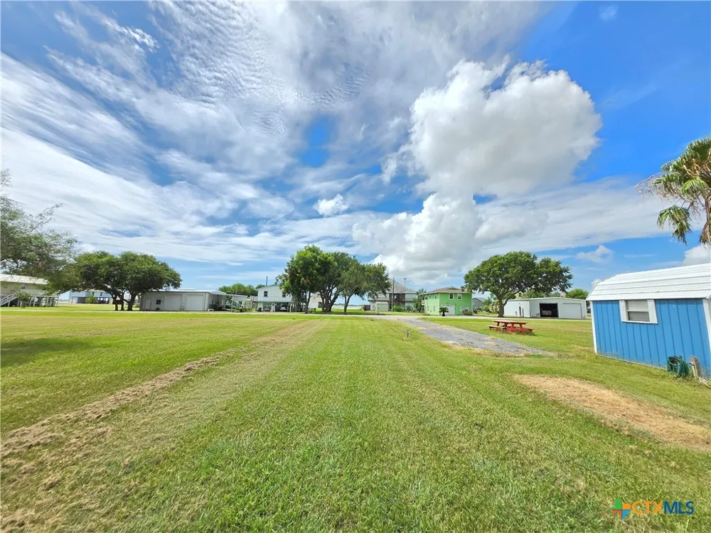 937 Bayview Drive Palacios, TX 77465