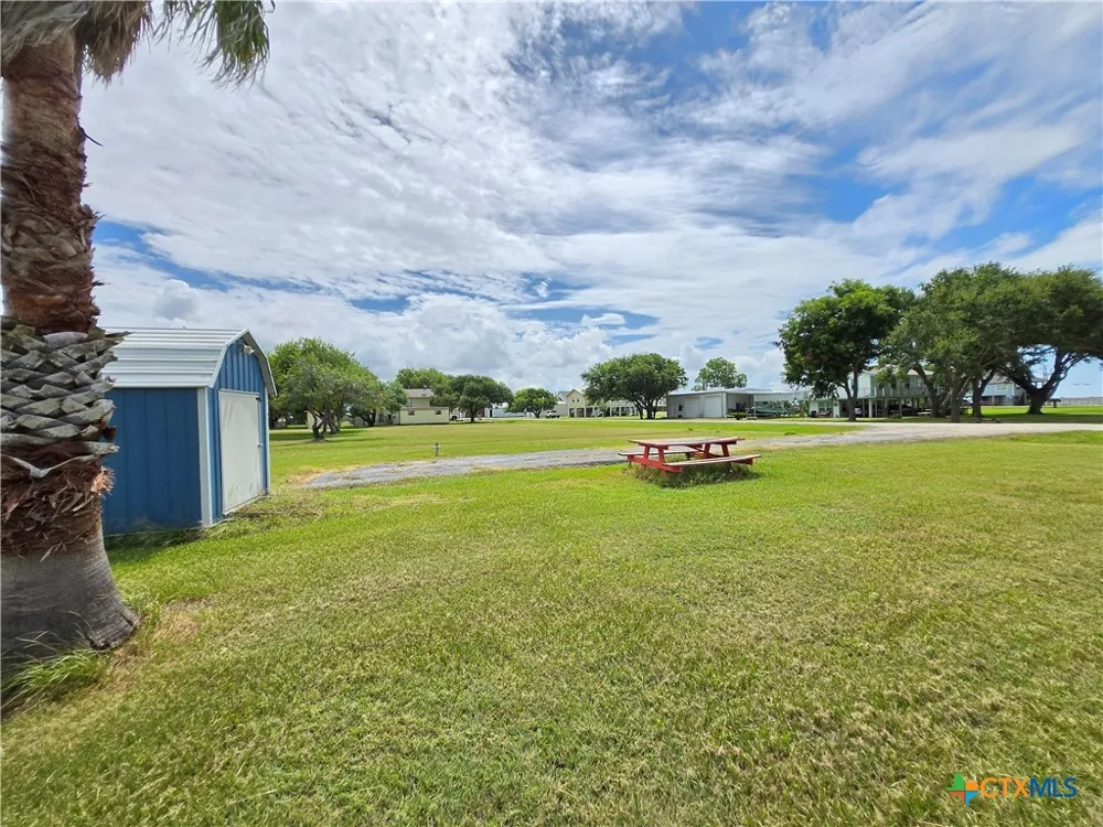 937 Bayview Drive Palacios, TX 77465