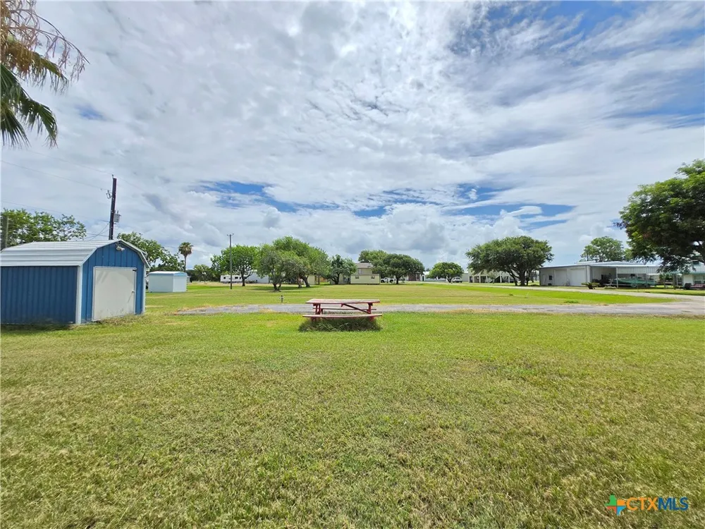 937 Bayview Drive Palacios, TX 77465