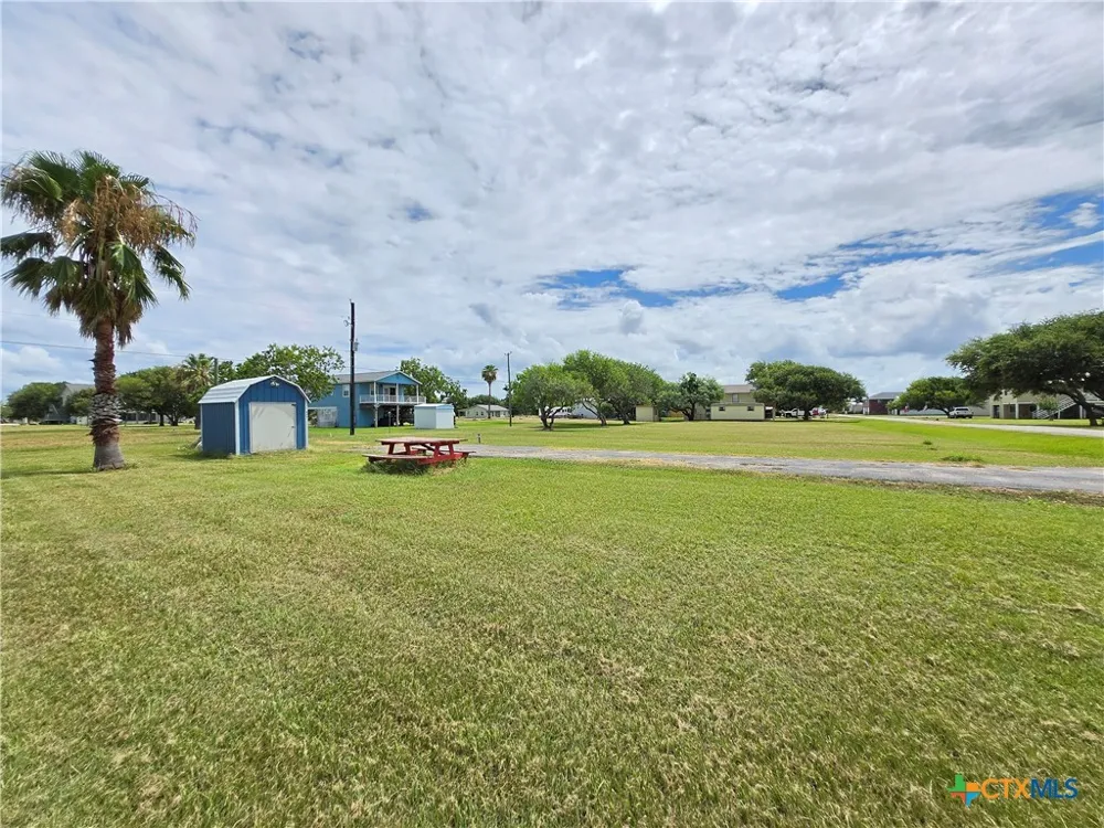 937 Bayview Drive Palacios, TX 77465