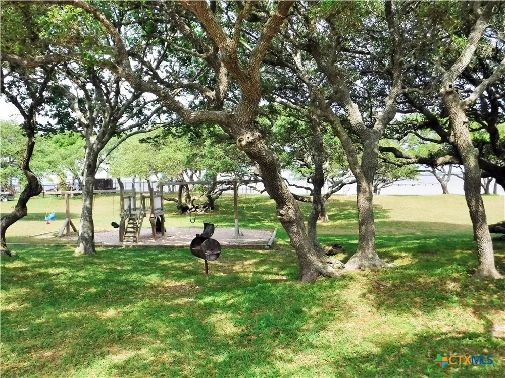 937 Bayview Drive Palacios, TX 77465