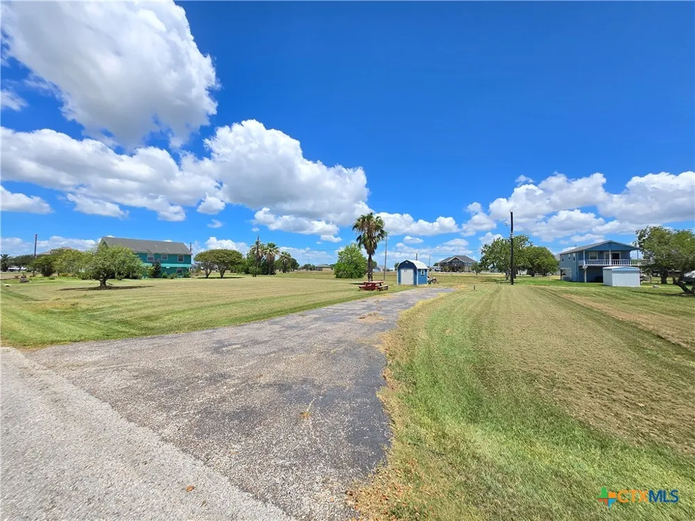 937 Bayview Drive Palacios, TX 77465