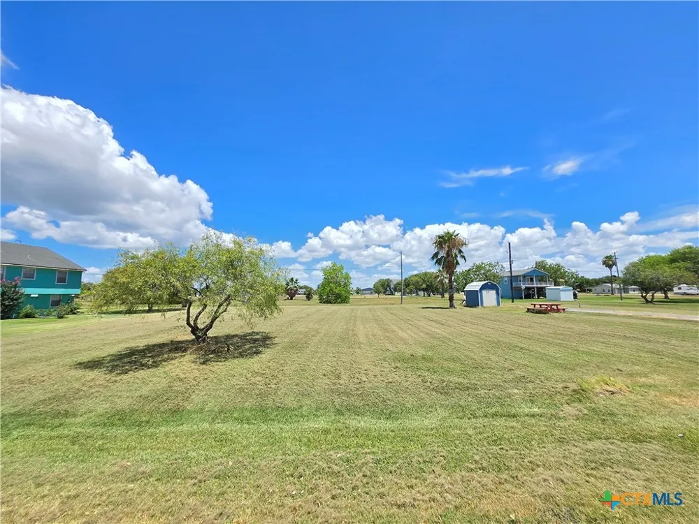937 Bayview Drive Palacios, TX 77465