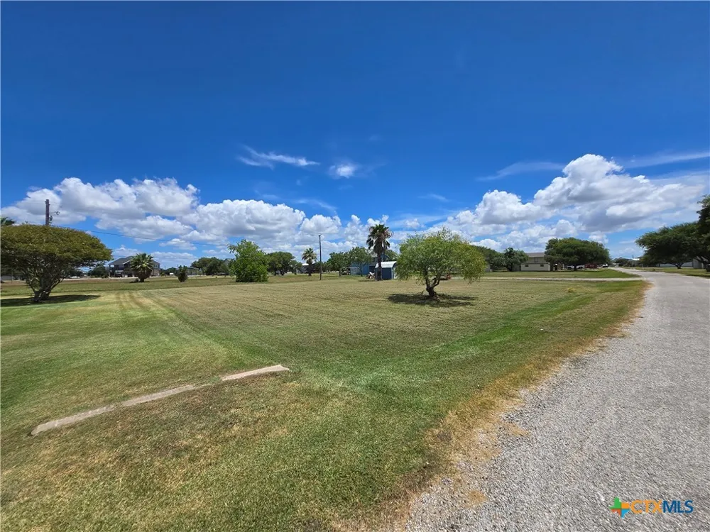 937 Bayview Drive Palacios, TX 77465