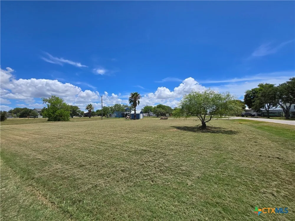 937 Bayview Drive Palacios, TX 77465