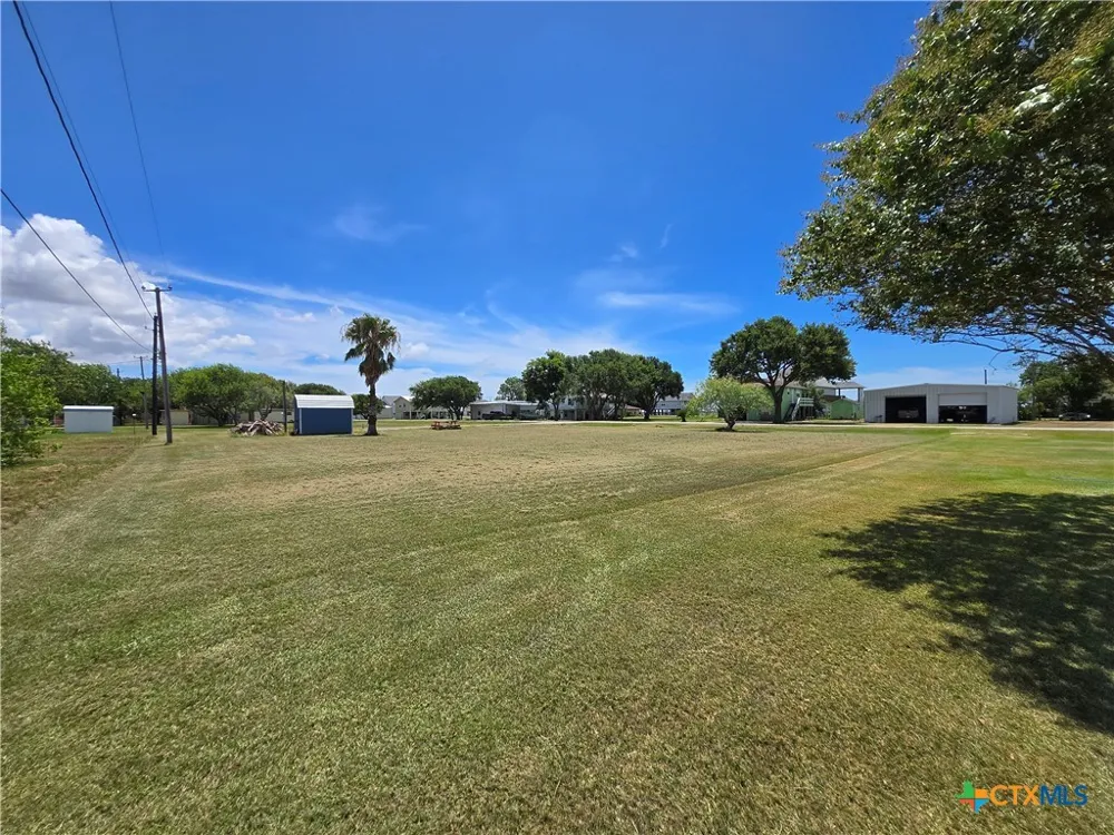 937 Bayview Drive Palacios, TX 77465