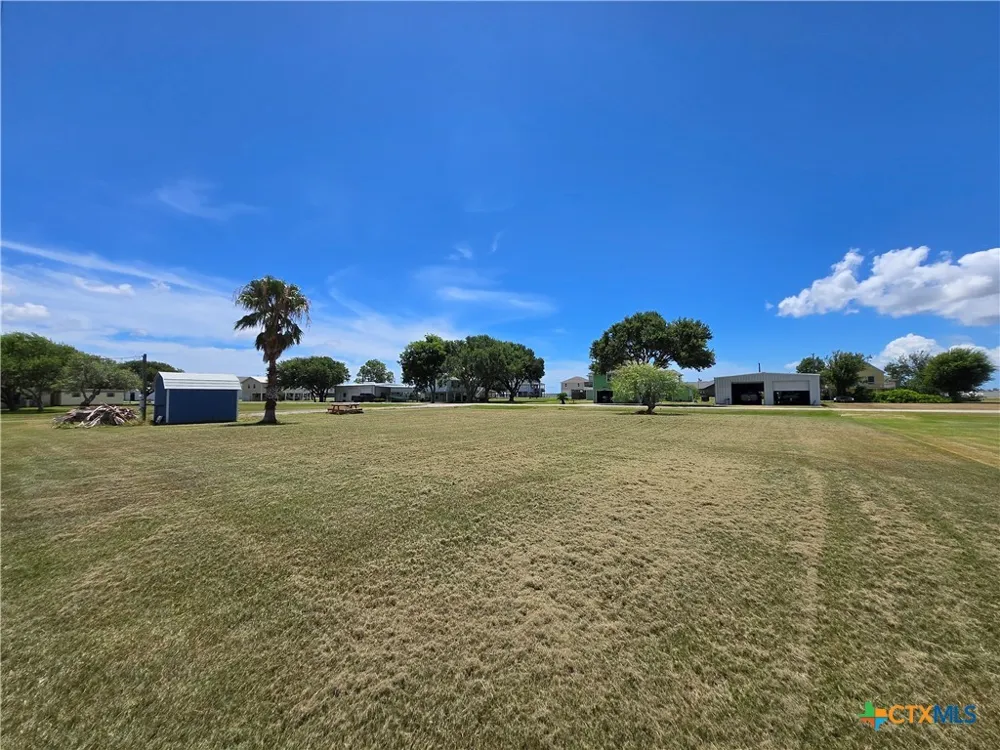 937 Bayview Drive Palacios, TX 77465