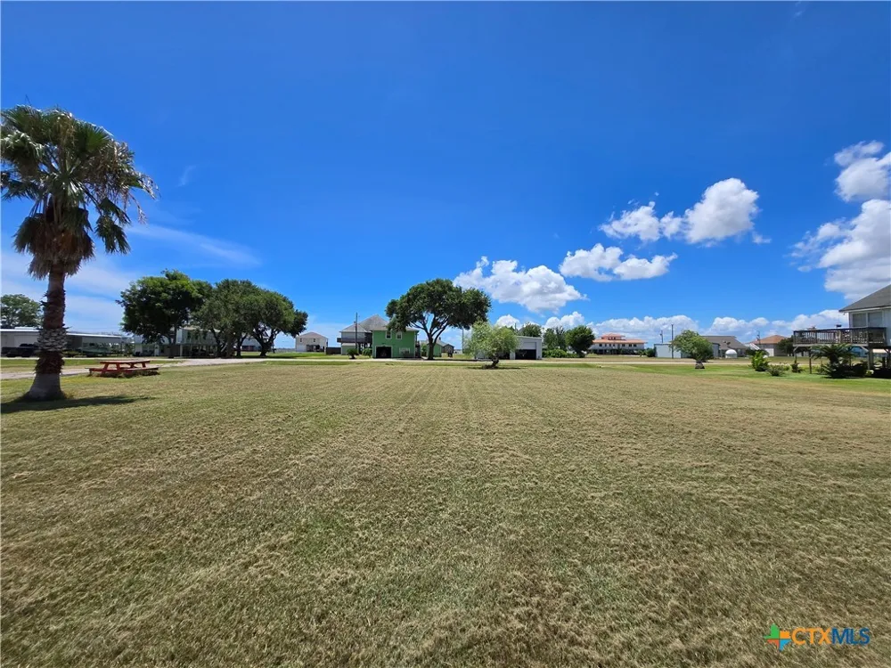 937 Bayview Drive Palacios, TX 77465