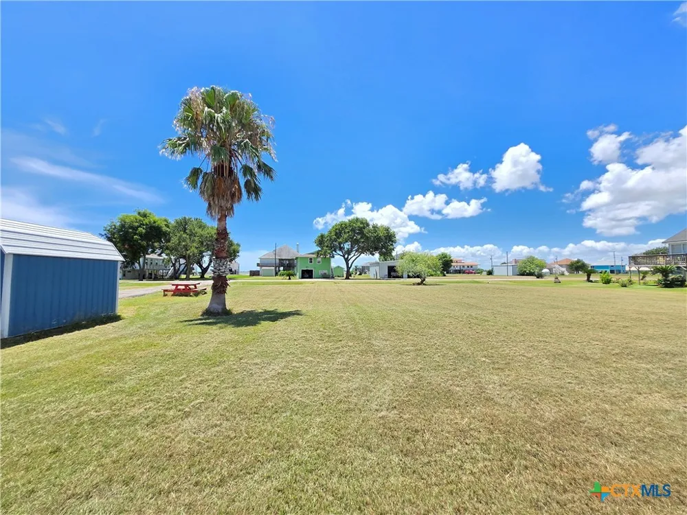 937 Bayview Drive Palacios, TX 77465