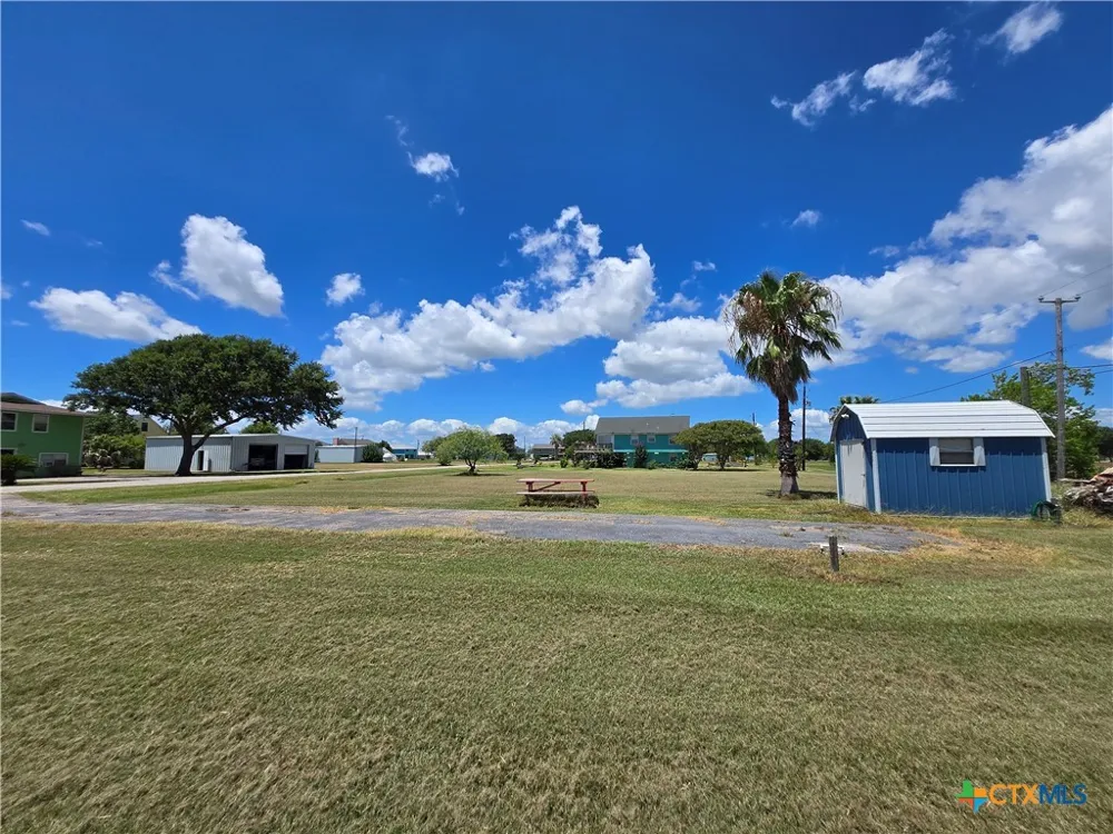 937 Bayview Drive Palacios, TX 77465