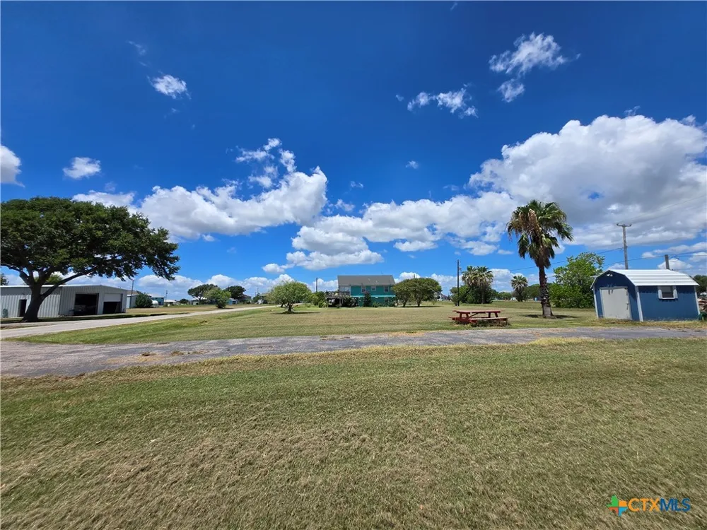 937 Bayview Drive Palacios, TX 77465