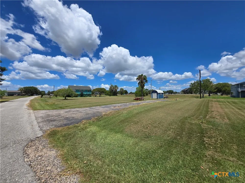 937 Bayview Drive Palacios, TX 77465