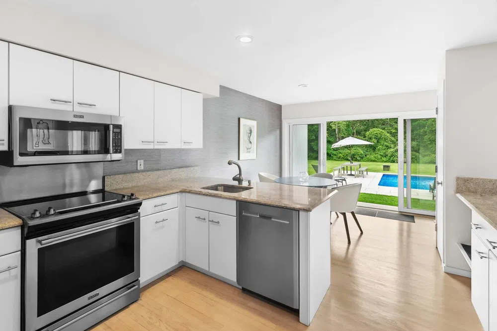 10 Fox Hollow Drive East Quogue, NY 11942