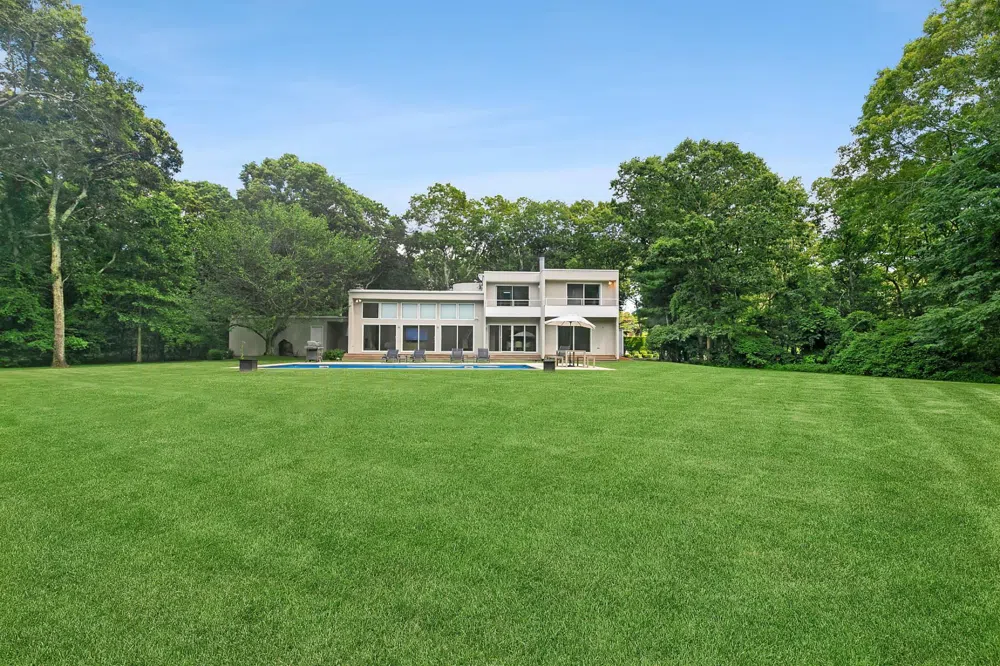10 Fox Hollow Drive East Quogue, NY 11942