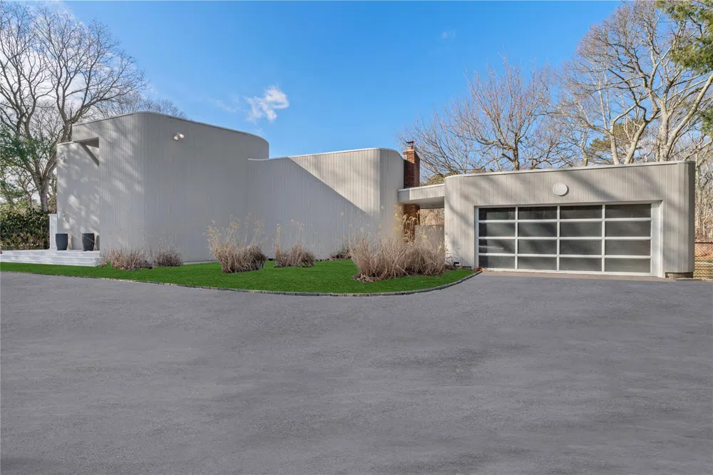 10 Fox Hollow Drive East Quogue, NY 11942