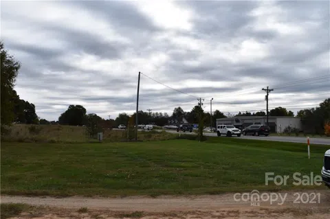 768 River Highway