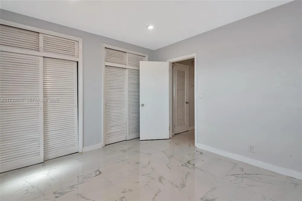 820 SW 11th Ave #14B Hallandale Beach, FL 33009