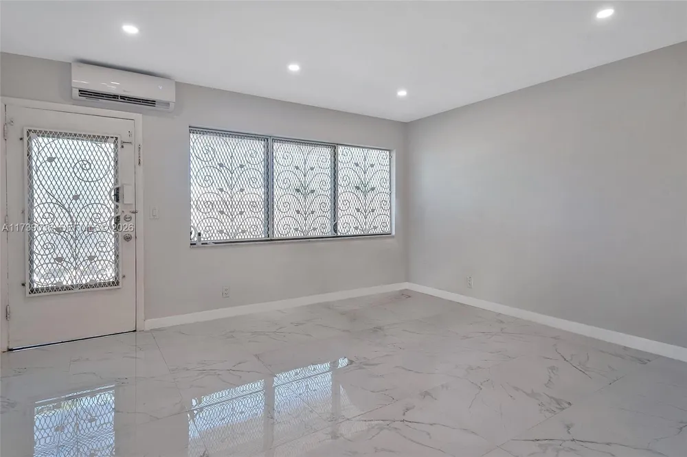 820 SW 11th Ave #14B Hallandale Beach, FL 33009