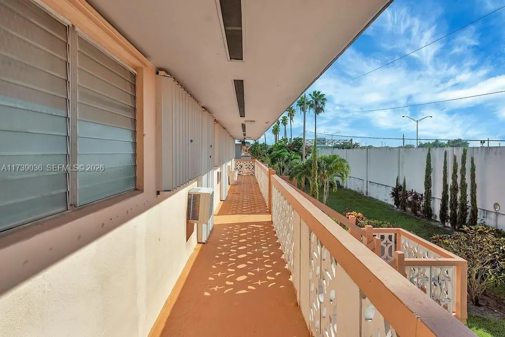 820 SW 11th Ave #14B Hallandale Beach, FL 33009