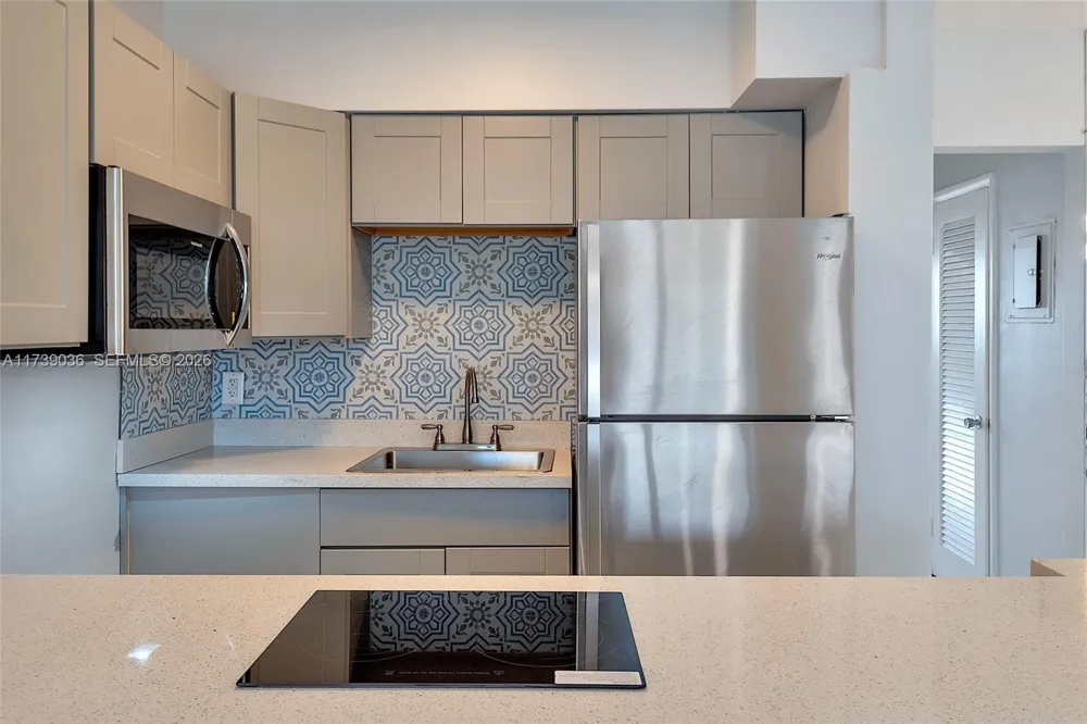 820 SW 11th Ave #14B Hallandale Beach, FL 33009