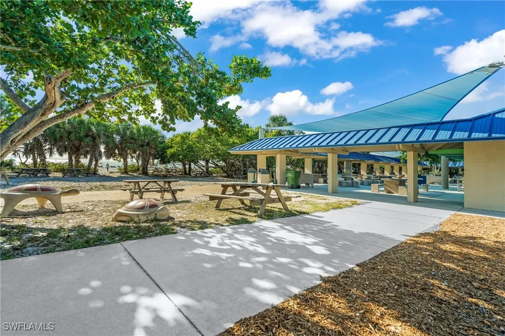 BENJAMIN FRANKLIN DRIVE #102 Sarasota, FL 34236