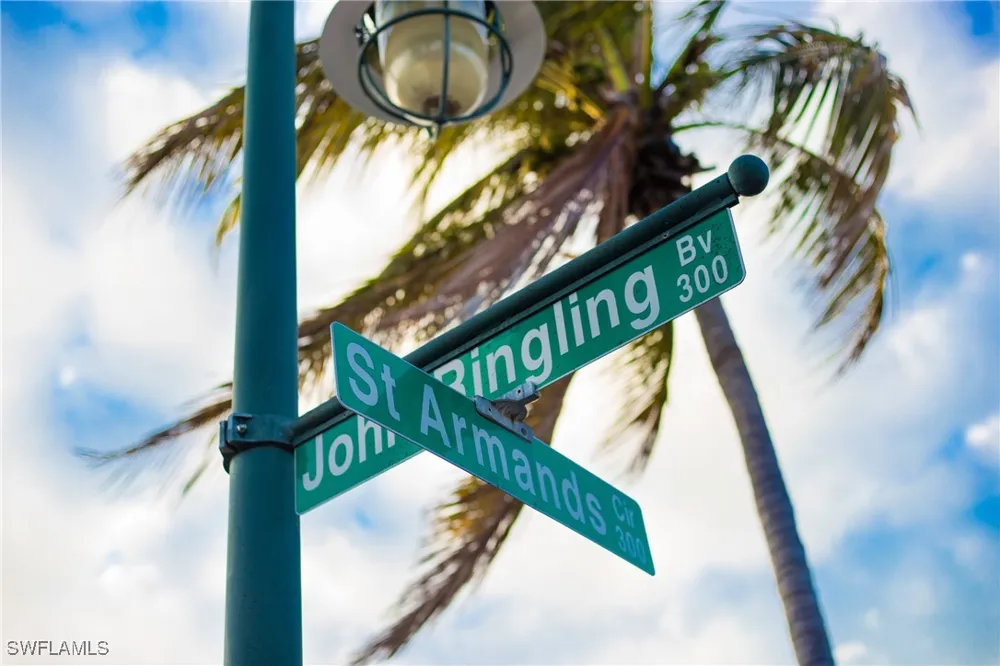 BENJAMIN FRANKLIN DRIVE #102 Sarasota, FL 34236
