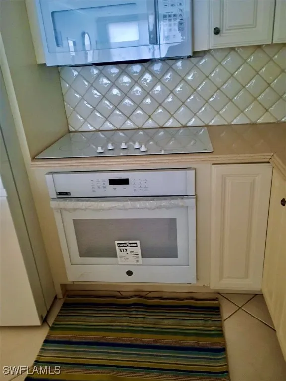 BENJAMIN FRANKLIN DRIVE #102 Sarasota, FL 34236
