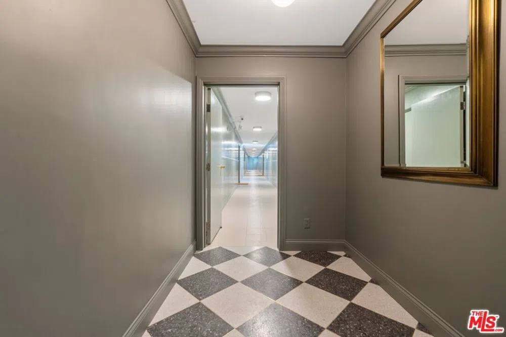 2501 S Westview Street #103 Los Angeles, CA 90016