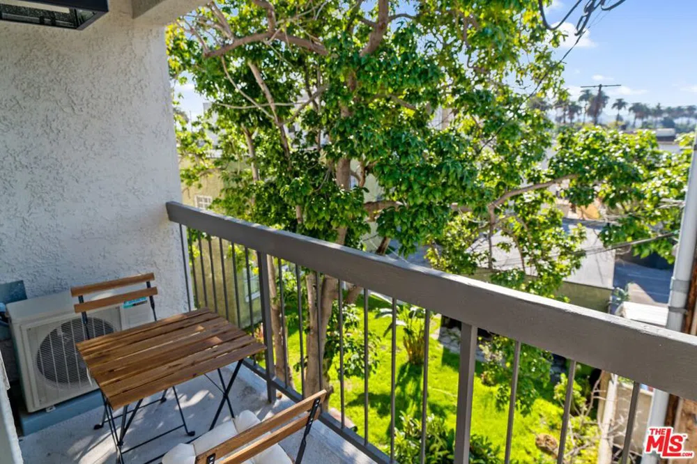 2501 S Westview Street #103 Los Angeles, CA 90016