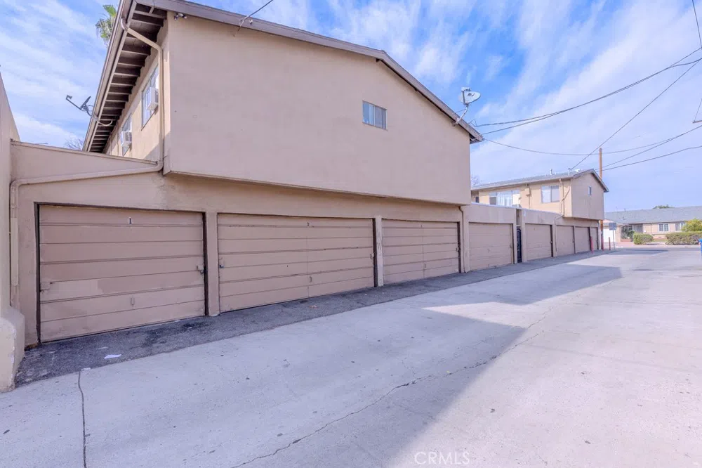 906 S Fann Street Anaheim, CA 92804