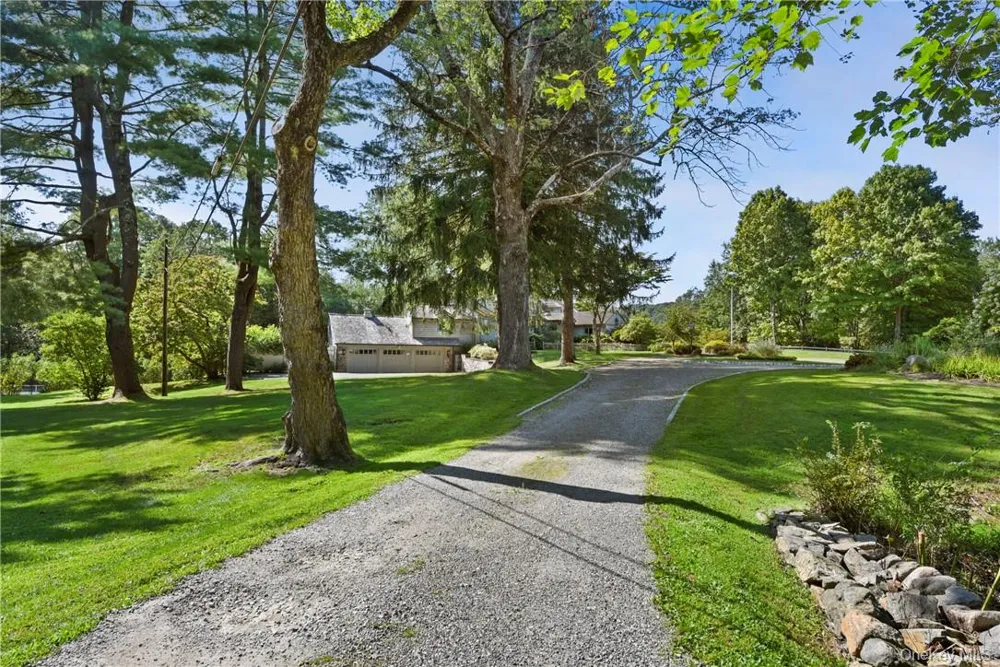 106 Old Stone Hill Road Pound Ridge, NY 10576