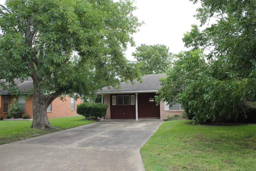 1610 Bexar Avenue Victoria, TX 77901