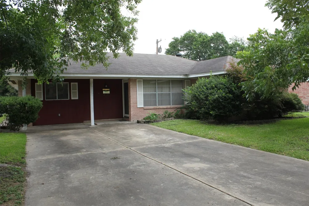 1610 Bexar Avenue Victoria, TX 77901