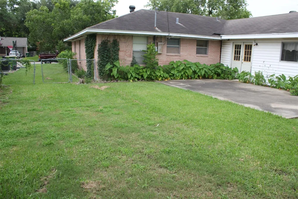 1610 Bexar Avenue Victoria, TX 77901