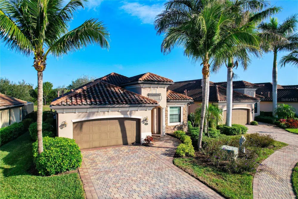 2902 AVIAMAR CIRCLE Naples, FL 34114